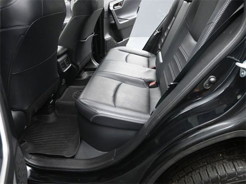 Used 2020 Toyota RAV4 Limited image 13