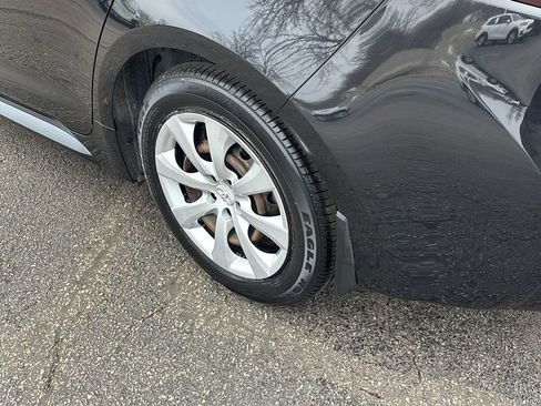 Used 2021 Toyota Corolla LE image 9