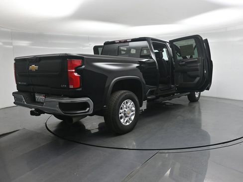 Used 2024 Chevrolet Silverado 2500 LTZ w/ LTZ Convenience Package AWD/4WD image 6