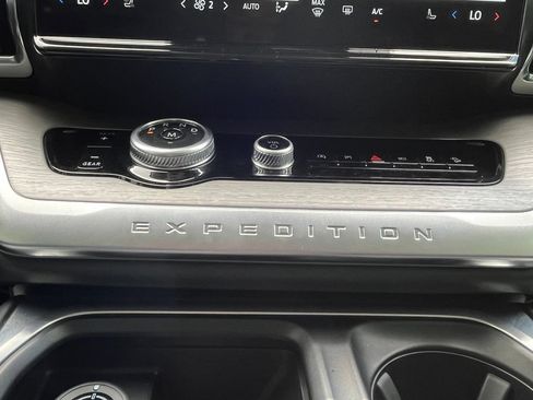 Used 2025 Ford Expedition Max Platinum AWD/4WD image 22