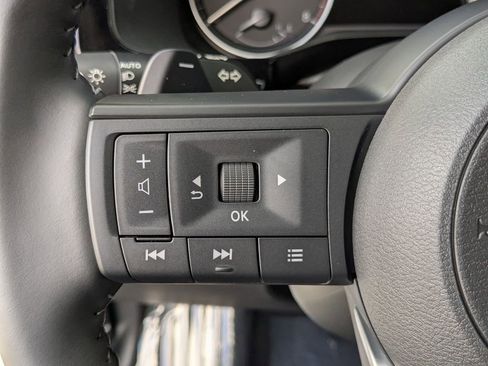 New 2025 Nissan Pathfinder SV w/ SV Premium Package AWD/4WD image 16