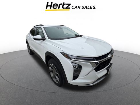 Used 2025 Chevrolet Trax LT image 1