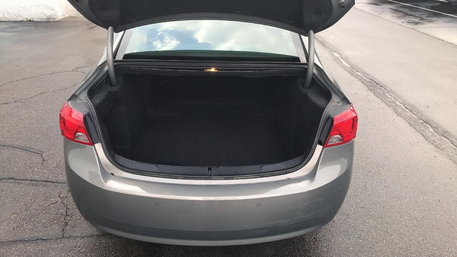 Used 2017 Chevrolet Impala LT w/ Leather Package FWD image 12