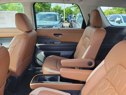 New 2026 Nissan Pathfinder Platinum AWD/4WD image 14