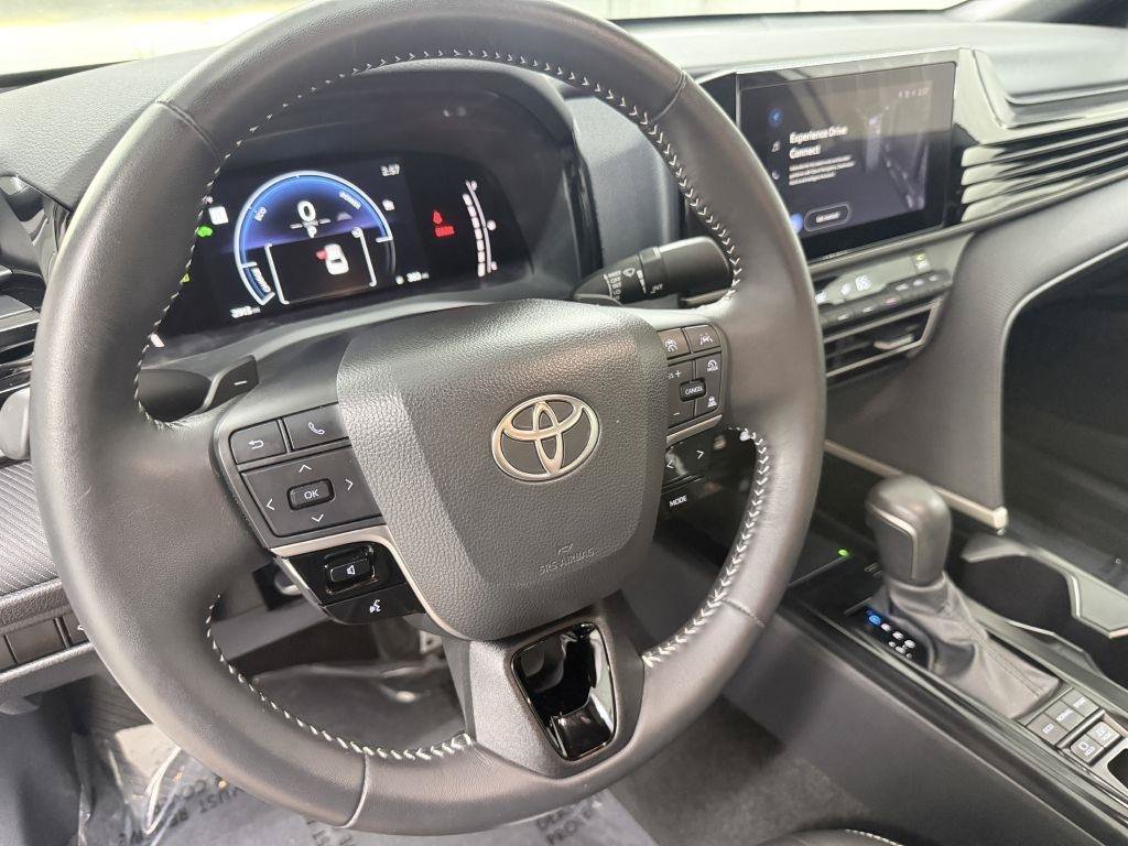 Used 2025 Toyota Camry SE FWD image 16