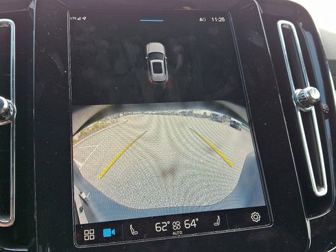 Certified 2025 Volvo XC40 B5 Core image 19