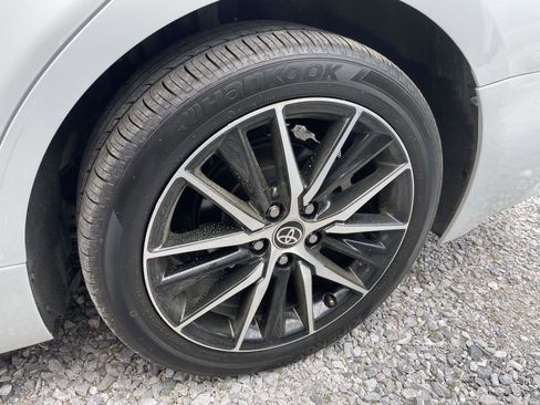 Used 2022 Toyota Camry SE image 3