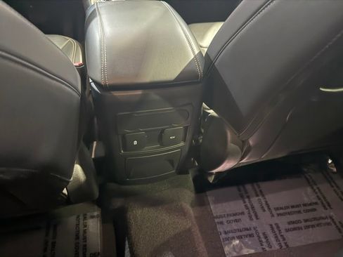 Used 2024 Ford Explorer XLT w/ Equipment Group 202A AWD/4WD image 31