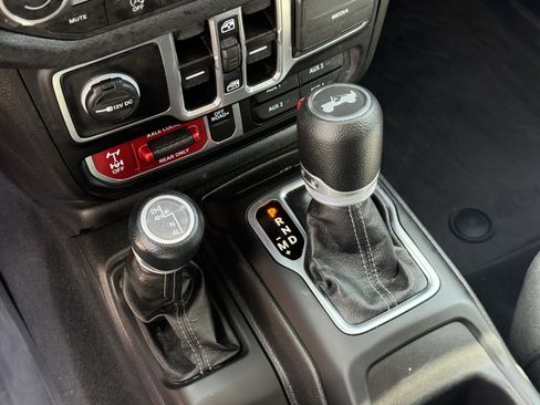 Used 2025 Jeep Wrangler Unlimited Sport AWD/4WD image 24