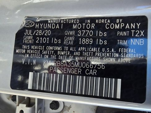 Used 2021 Hyundai Venue SE image 25