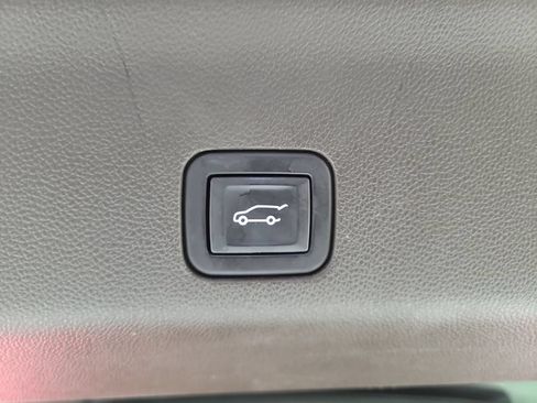 Certified 2023 Cadillac Escalade Premium Luxury w/ LPO, Radiant Package AWD/4WD image 9