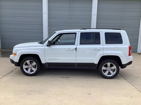 Used 2014 Jeep Patriot Latitude FWD image 5