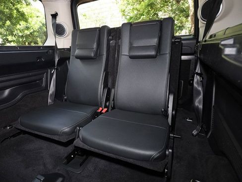 Used 2015 Land Rover LR4 HSE image 35