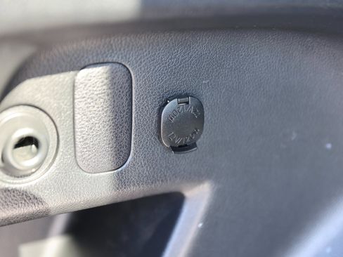 Used 2017 Subaru Forester 2.5i Premium w/ All-Weather Package image 14