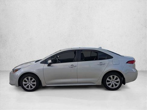 Used 2025 Toyota Corolla LE image 7