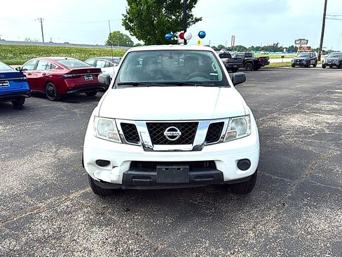 Used 2016 Nissan Frontier SV AWD/4WD image 3