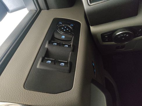 Used 2017 Ford F150 XLT w/ Equipment Group 302A Luxury AWD/4WD image 27