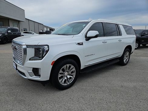 Used 2021 GMC Yukon XL Denali AWD/4WD image 2