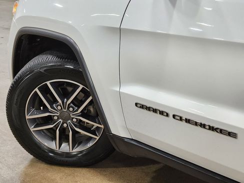 Used 2019 Jeep Grand Cherokee Limited image 23