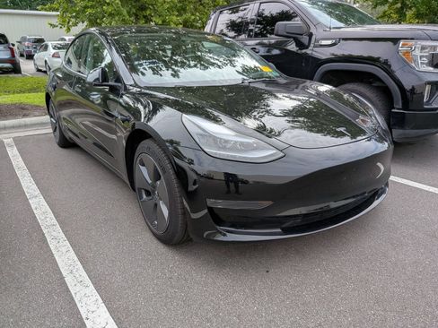 Used 2023 Tesla Model 3 Standard Range RWD image 1