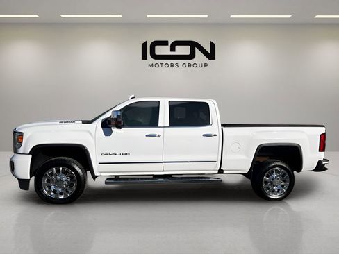 Used 2019 GMC Sierra 2500 Denali w/ Duramax Plus Package image 3