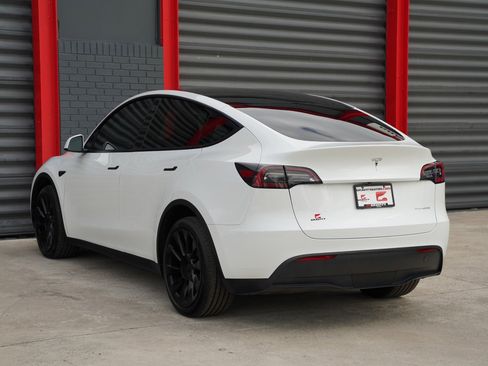 Used 2023 Tesla Model Y Long Range image 5