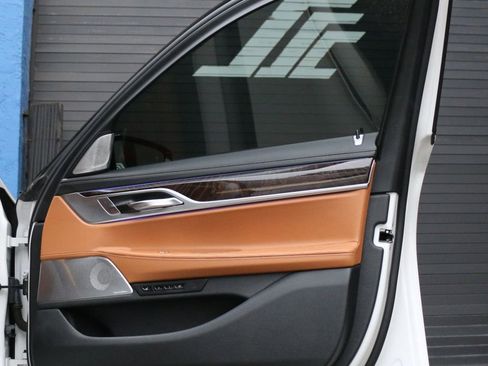 Used 2020 BMW M760i xDrive w/ Luxury Rear Seating Package image 22