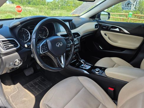 Used 2018 INFINITI QX30 AWD image 10