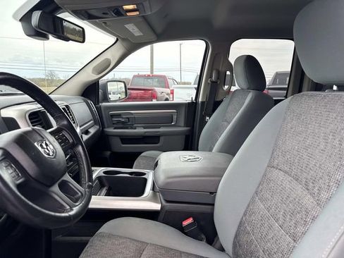 Used 2018 RAM 1500 SLT AWD/4WD image 12