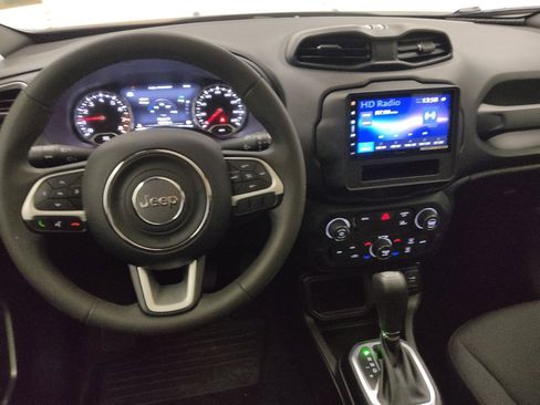 Used 2021 Jeep Renegade Latitude w/ Sun & Sound Group FWD image 22