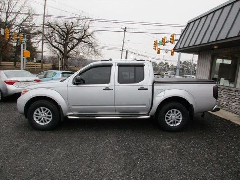 Used 2014 Nissan Frontier SV w/ SV Value Truck Package AWD/4WD image 5