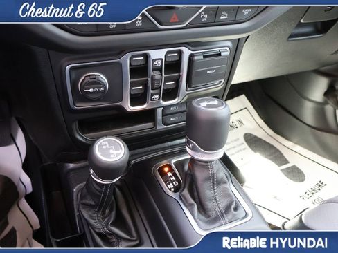 Used 2025 Jeep Wrangler Unlimited Sahara AWD/4WD image 39