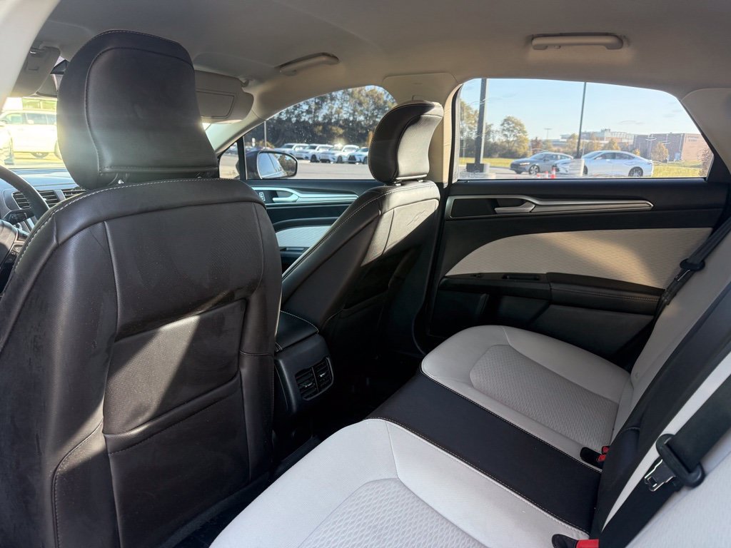 Used 2019 Ford Fusion SE w/ Equipment Group 151A FWD image 21