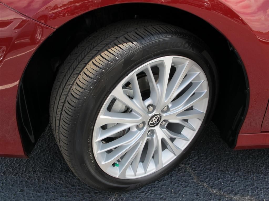 Used 2020 Toyota Camry XLE FWD image 18