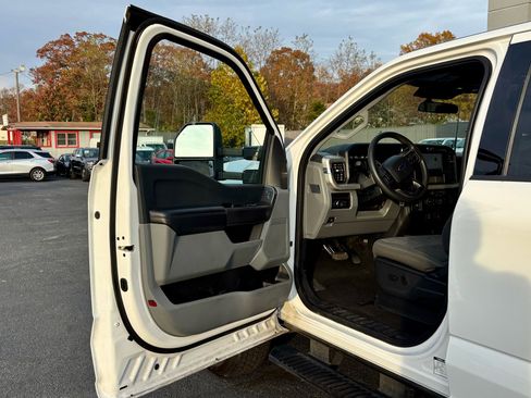 Used 2025 Ford F350 XLT image 14