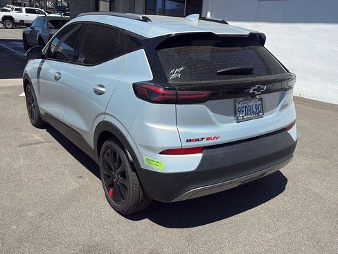 Used 2023 Chevrolet Bolt EUV LT w/ Convenience Package FWD image 5
