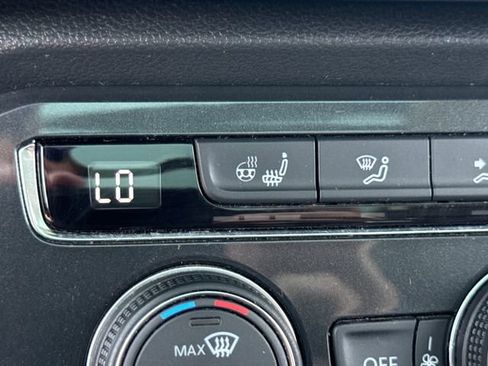Used 2019 Volkswagen Tiguan SEL Premium w/ 3rd Row Seat Package AWD/4WD image 33