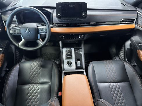 Used 2025 Mitsubishi Outlander SEL AWD/4WD image 10