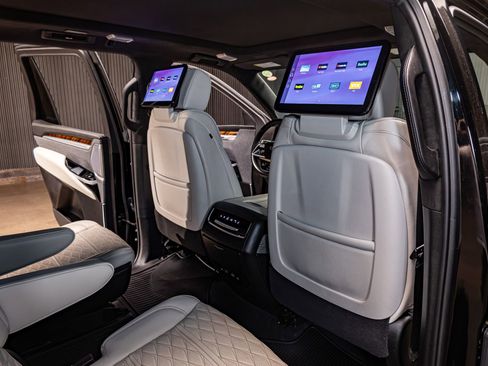 Used 2025 Cadillac Escalade Sport Platinum image 26