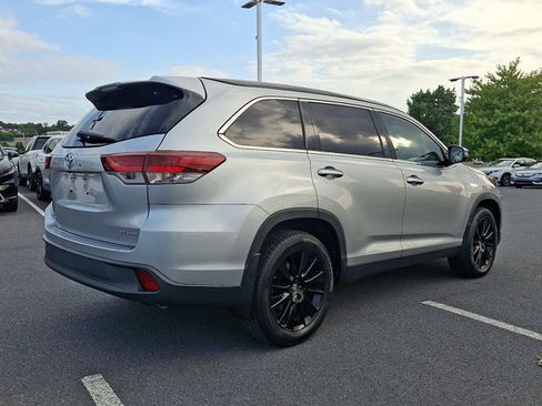 Used 2019 Toyota Highlander SE AWD/4WD image 6