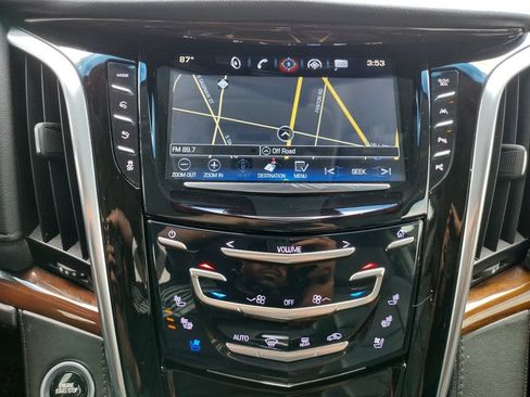 Used 2019 Cadillac Escalade ESV Luxury AWD/4WD image 33