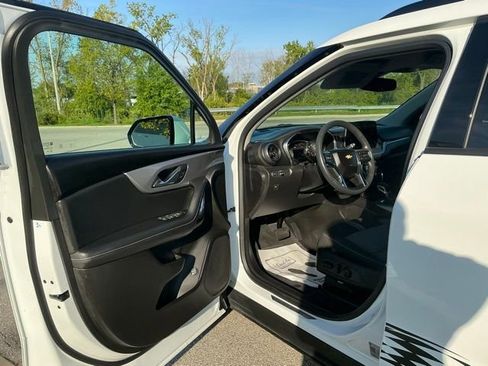 Used 2024 Chevrolet Blazer LT w/ Convenience Package FWD image 15