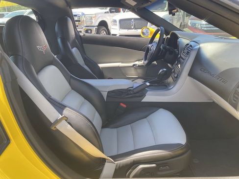 Used 2007 Chevrolet Corvette Coupe w/ Preferred Equipment Group RWD image 14