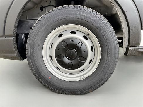 New 2025 Ford Transit 250 148 Medium Roof image 31