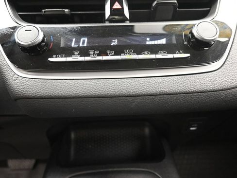 Used 2025 Toyota Camry SE FWD image 9