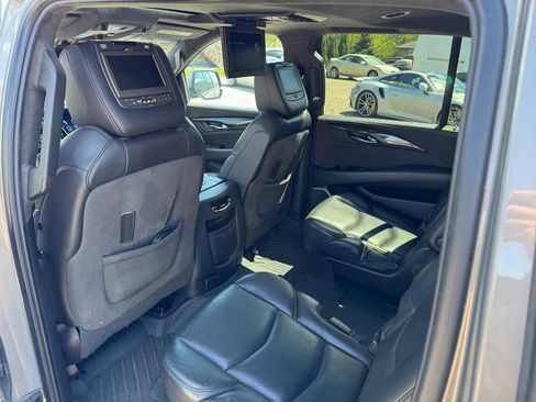 Used 2019 Cadillac Escalade ESV Platinum AWD/4WD image 21
