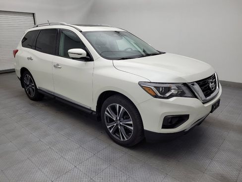Used 2017 Nissan Pathfinder Platinum w/ Family Entertainment Package AWD/4WD image 11