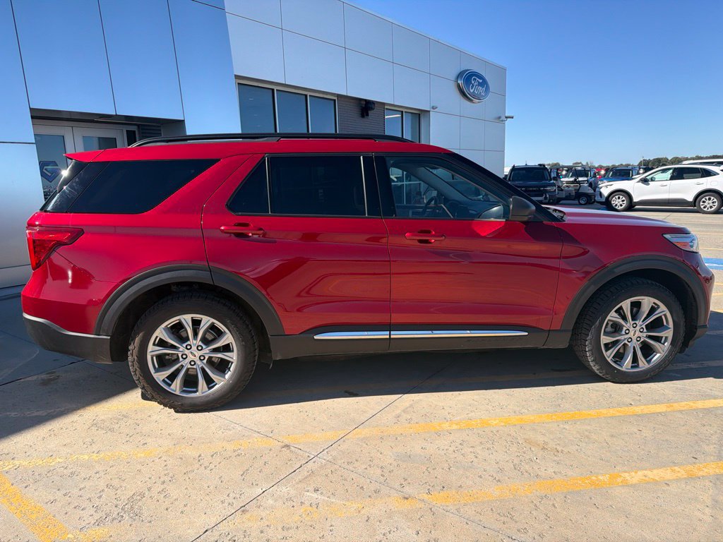 Used 2020 Ford Explorer XLT w/ Equipment Group 202A AWD/4WD image 10