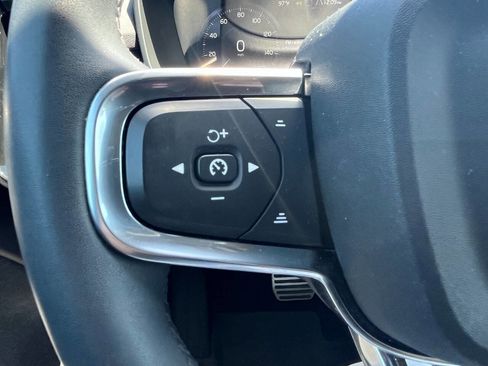 Used 2022 Volvo XC40 T5 R-Design w/ Advanced Package image 37