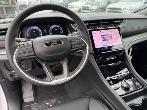 New 2025 Jeep Grand Cherokee Limited image 12